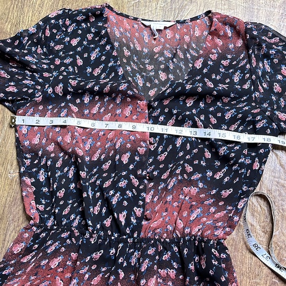 BCBGeneration Button Front V Neck Floral Chiffon Romper Size M - Picture 14 of 16